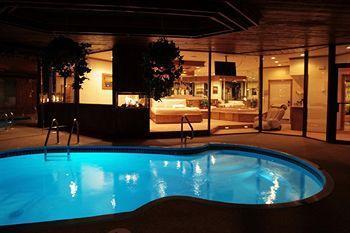 Sybaris Pool Suites Mequon Exterior photo